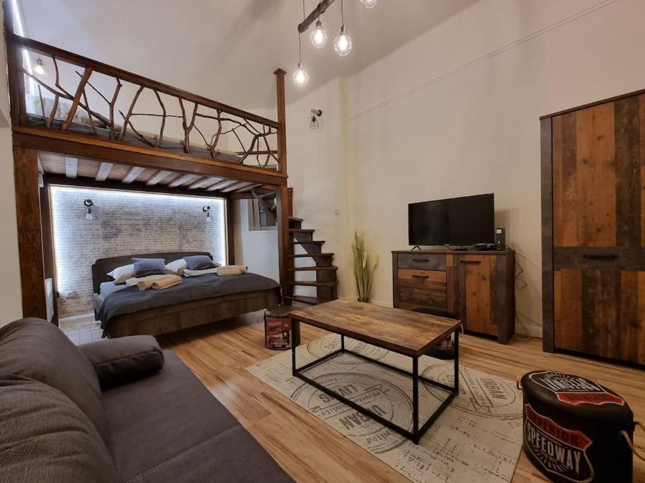 Vintage Apartman In City Center 미슈콜츠 외부 사진